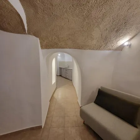 Luxury Cave Villa Messaria (Santorini)